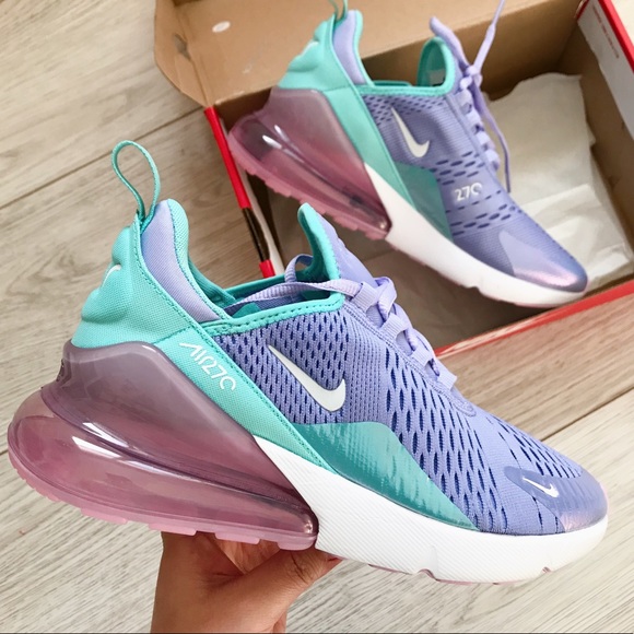 Nike Shoes - Nike air max 270